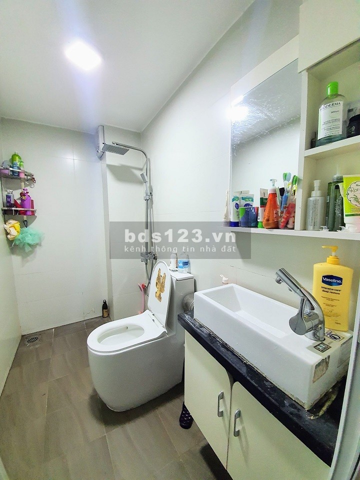 Hạ giá sốc bán nhà Hoàng Như Tiếp tặng nội thất, dt 40m2, 5 tầng, nhỉnh 3 tỷ, lhcc