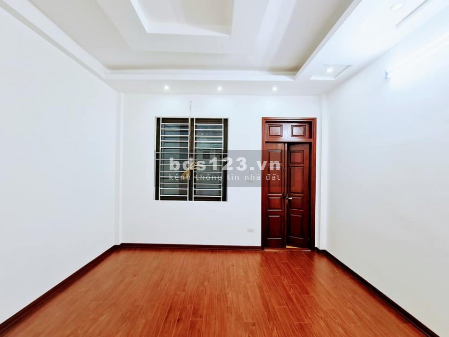 COVID - Bán gấp nhà chính chủ phố Trương Định, 30m2, 5 tầng, 3.4 tỷ (CTL) 0926900555