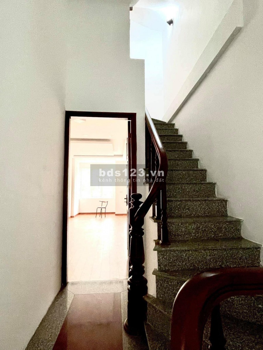 Bán nhà Võ Chí Công, 2 bước ra phố, 3 bước ra phố, 3 mặt thoáng, ở, kinh doanh đỉnh, dt 44m2, giá 5.05 tỉ