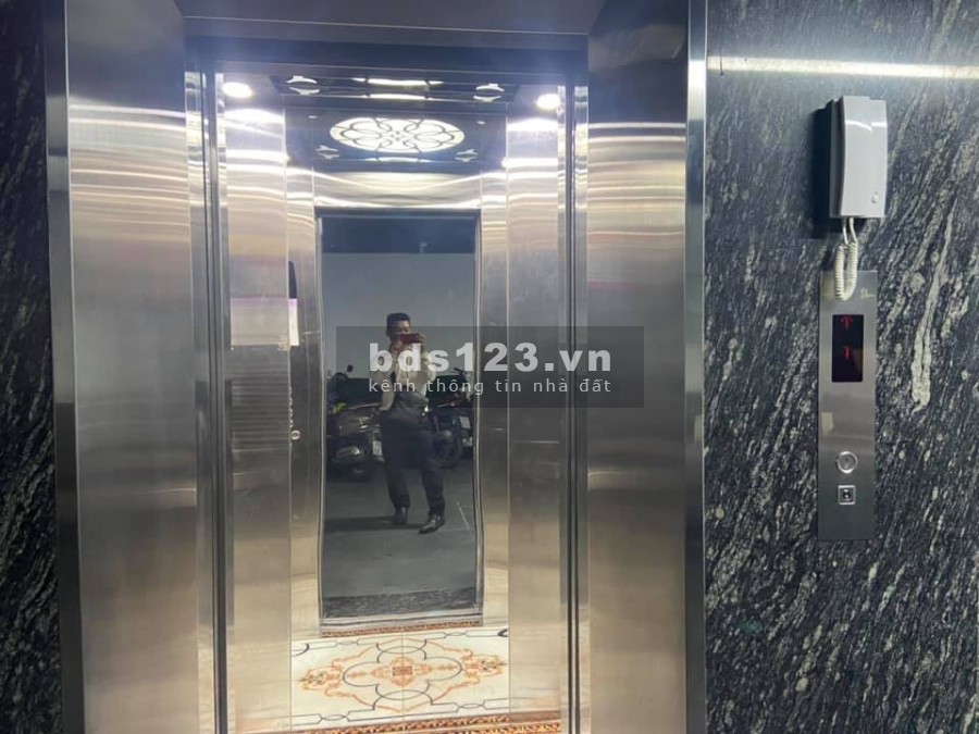 Bán rẻ toà ccmn cao cấp tại Nguyễn Khánh Toàn dt 130m2, 6 tầng, 30 phòng, giá 25.3 tỷ