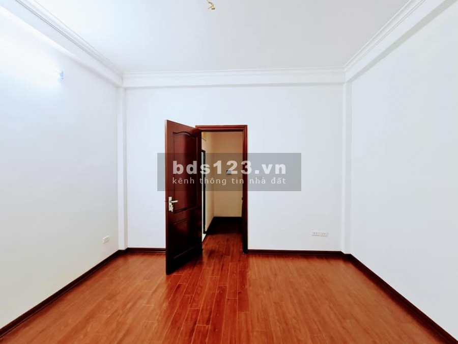 COVID - Bán gấp nhà chính chủ phố Trương Định, 30m2, 5 tầng, 3.4 tỷ (CTL) 0926900555