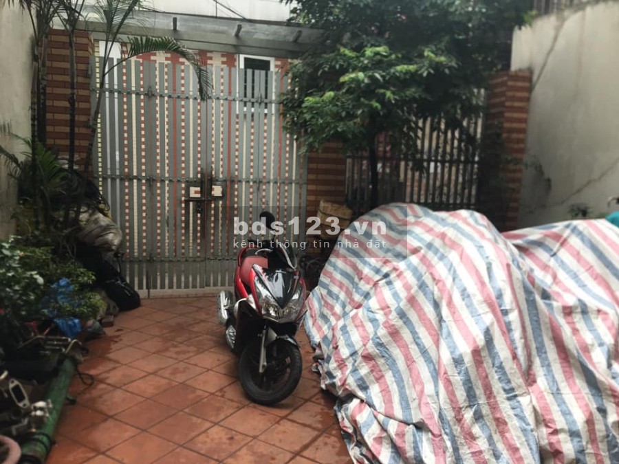 Bán Biệt thự sân vườn, giấy tờ chính chủ, taxi vào nhà khu dân cư, 3 tầng