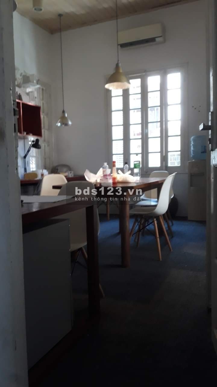 Bán nhà tầng 2 biệt thự pháp cổ, cực hiếm trong lòng Thủ Đô giá 7.5 tỷ, gần công viên, trung tâm Hà Nội