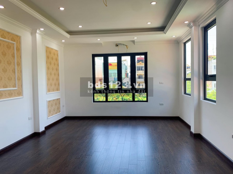 Bán nhà Phố Trần Quốc Hoàn, ô tô tránh, kinh doanh, 54m2 x 5T, nhỉnh 10 tỷ