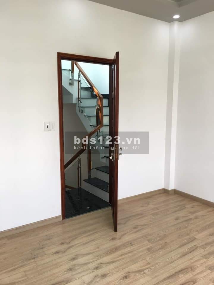 Nhà 4taang 98m2 -7Chỗ Sát Cửa-Hẻm Thông Đường CMT8 P7-Tân Bình,Chỉ Với 3.95ty