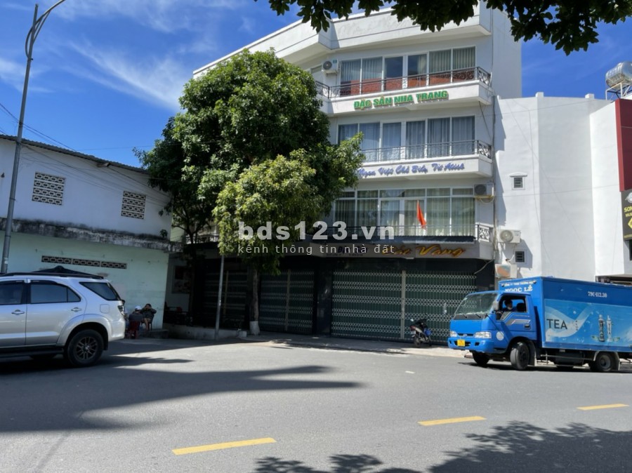 Bán nhà 4 tầng góc 2 mặt tiền đường Ngô Gia Tự + Đô Lương, p. Phươc Hòa, tp. Nha Trang