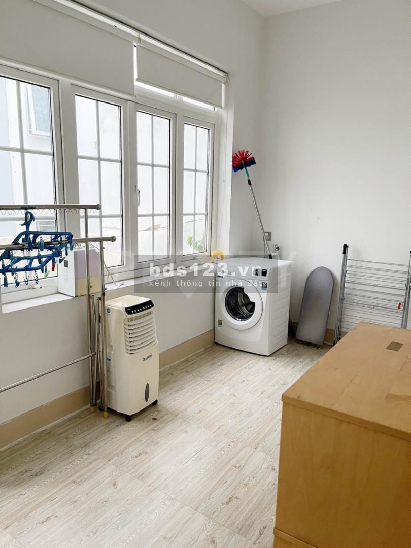 Thuê nhà phố nguyên căn 1 trệt 2 lầu hẻm xe hơi phường Tân Phú Quận 7
