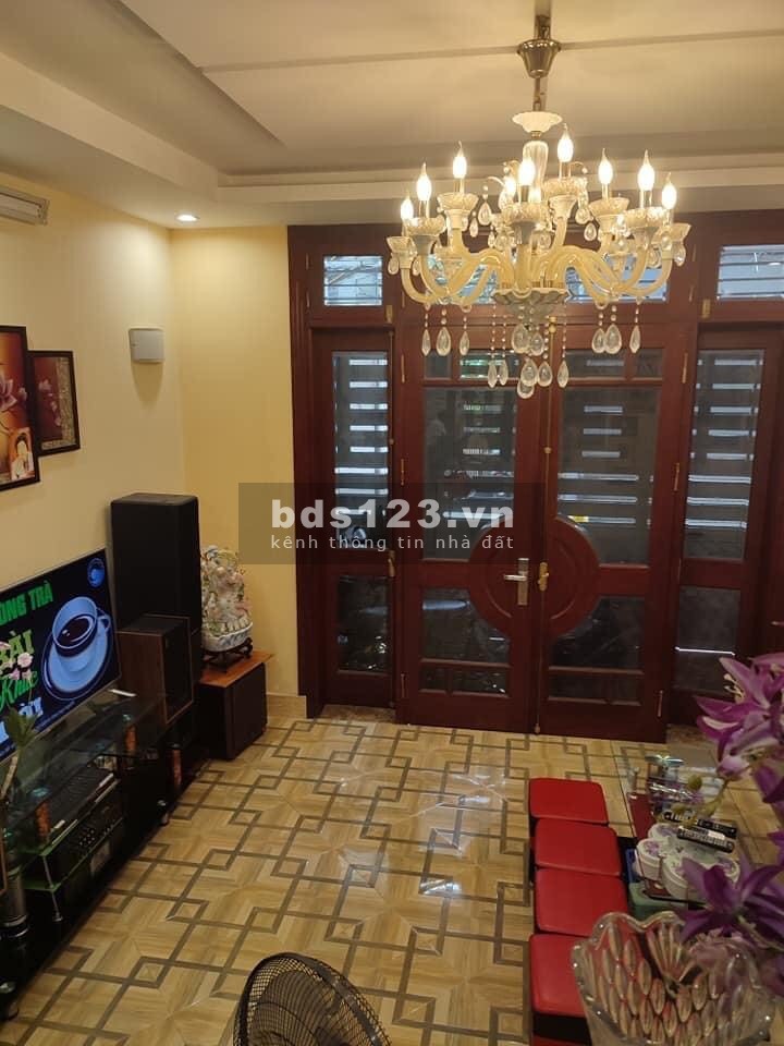 Nhà Thái Thịnh diện tích sử dụng 38m2, 4 tầng, giá bán 3,5 tỷ, miễn môi giới