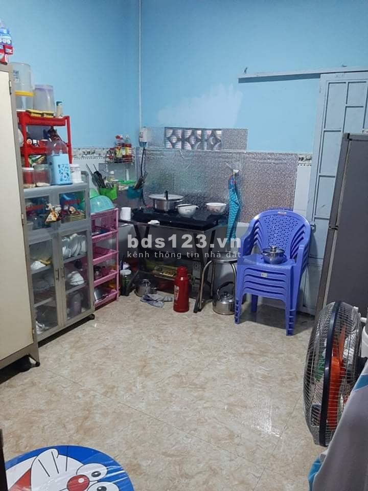 Cần bán nhà 1 hẻm an ninh gần Metro, Tân Thới Hiệp 21 dt 32m2 (3.2x10), shr, giá 2.1 tỷ
