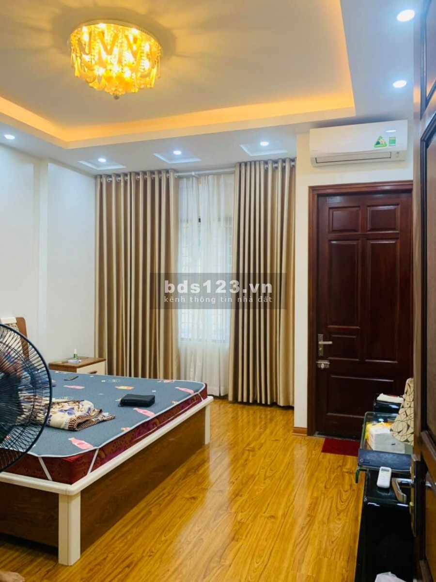 Bán nhà Xuân Thủy Cầu Giấy, dtsd 52m2, 5 tầng đúc, giá hơn 4 tỷ