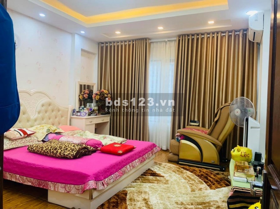 Bán nhà Xuân Thủy Cầu Giấy, dtsd 52m2, 5 tầng đúc, giá hơn 4 tỷ