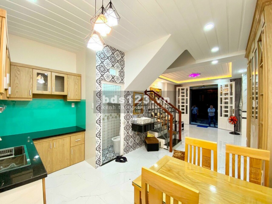 Nhà 3 tầng, hẻm xe hơi hơn 4m đường Lý Thường Kiệt, giá bán 4,5 tỷ