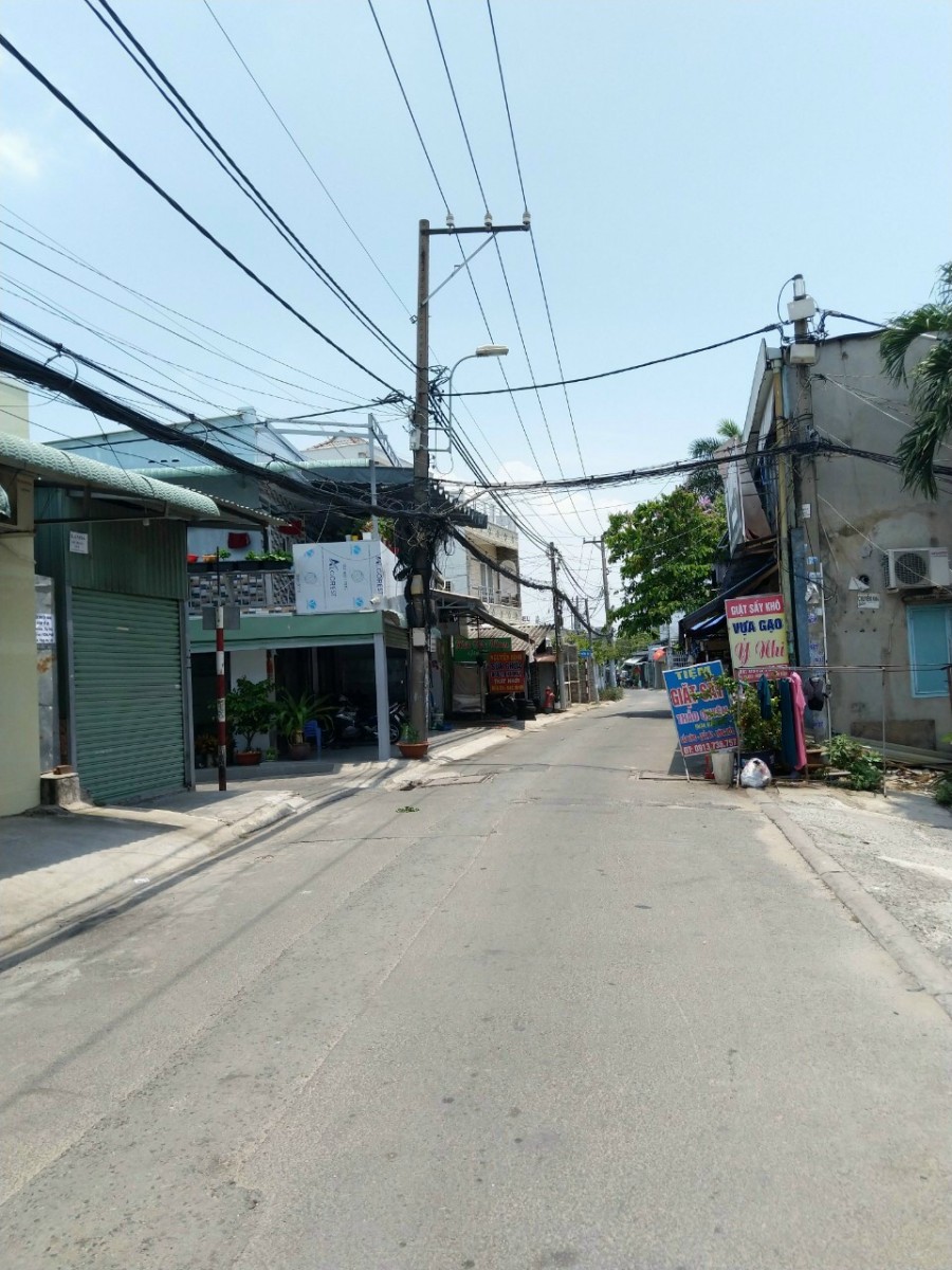 Bán gấp lô đất 74m2, đường xe hơi quay đầu, ngay kề cầu Vượt Linh Xuân, Tp Thủ Đức, Tp Hồ Chí Minh.