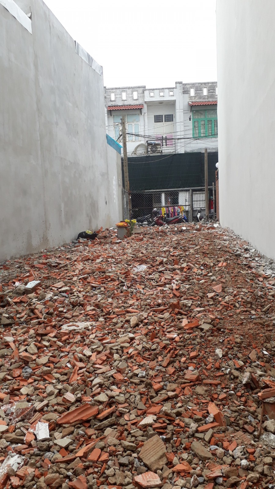 Bán gấp lô đất 74m2, đường xe hơi quay đầu, ngay kề cầu Vượt Linh Xuân, Tp Thủ Đức, Tp Hồ Chí Minh.