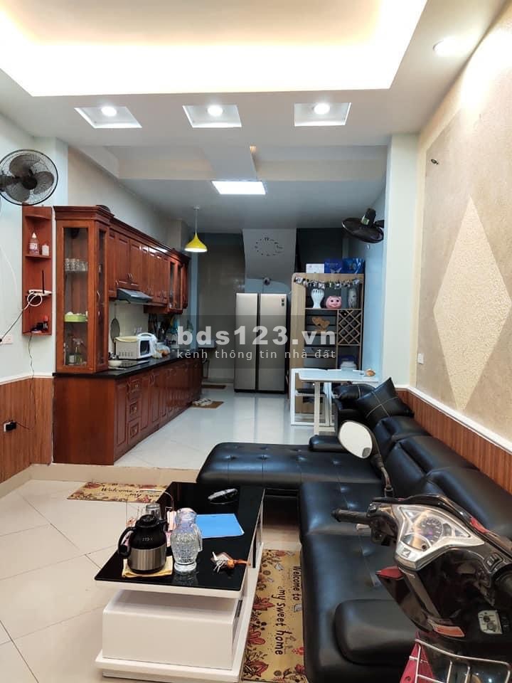 Cần bán gấp nhà đẹp gần ô tô nhà mới về ở ngay, khu dân cư, gần chợ