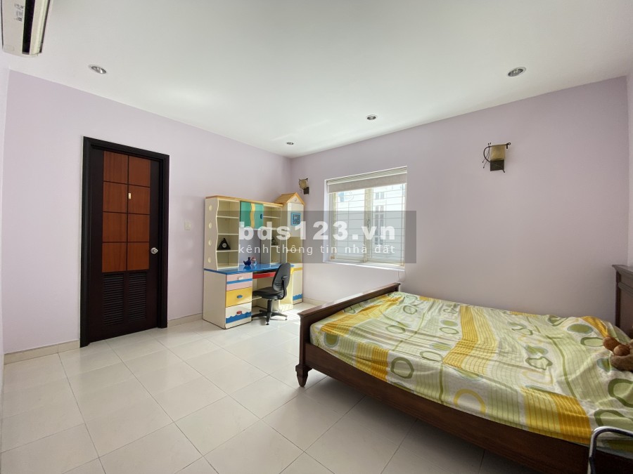 Villa rộng 590m2 gara, trệt lửng 2 lầu 4PN full nội thất, Thảo Điền Quận 2