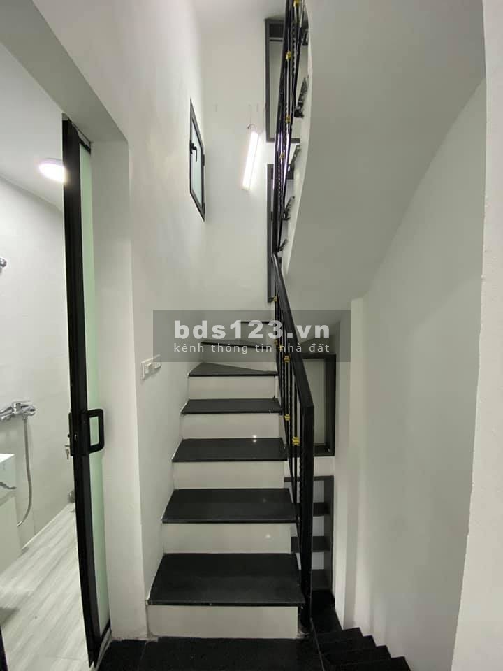 Bán nhà phố Bạch Mai, quận Hai Bà Trưng, tặng nội thất xịn, 20m2, 5 tầng, nhỉnh 2 tỷ
