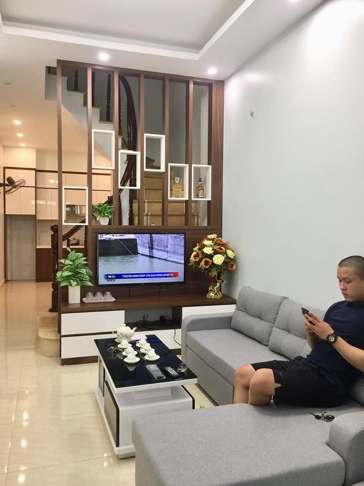 Nhà đẹp nhỏ xinh Cầu Giấy đẹp mê ly 37m2, 4 tầng, giá 4 tỷ.
