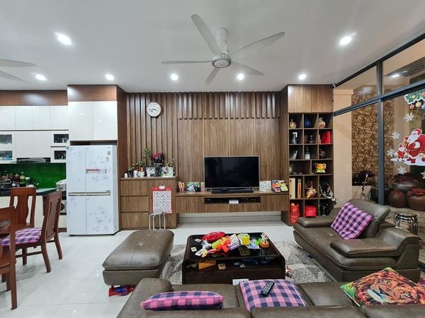 Cần bán nhà mặt phố Ái Mộ 80 m2 x3T MT5m, ô tô 7 chỗ giá bán chỉ hơn 5 tỷ