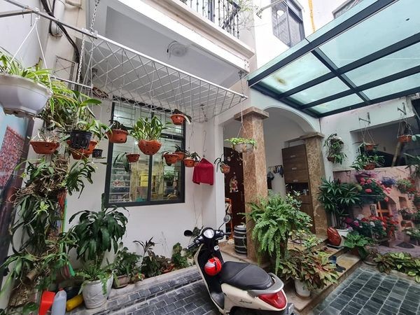 Cần bán nhà mặt phố Ái Mộ 80 m2 x3T MT5m, ô tô 7 chỗ giá bán chỉ hơn 5 tỷ