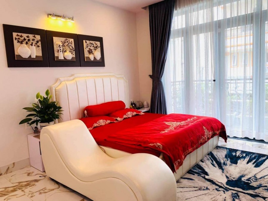 Mặt tiền ngang 8m xe tăng ngủ trong nhà 4 tầng Quận 7 giá 13tỷ8, đường lớn