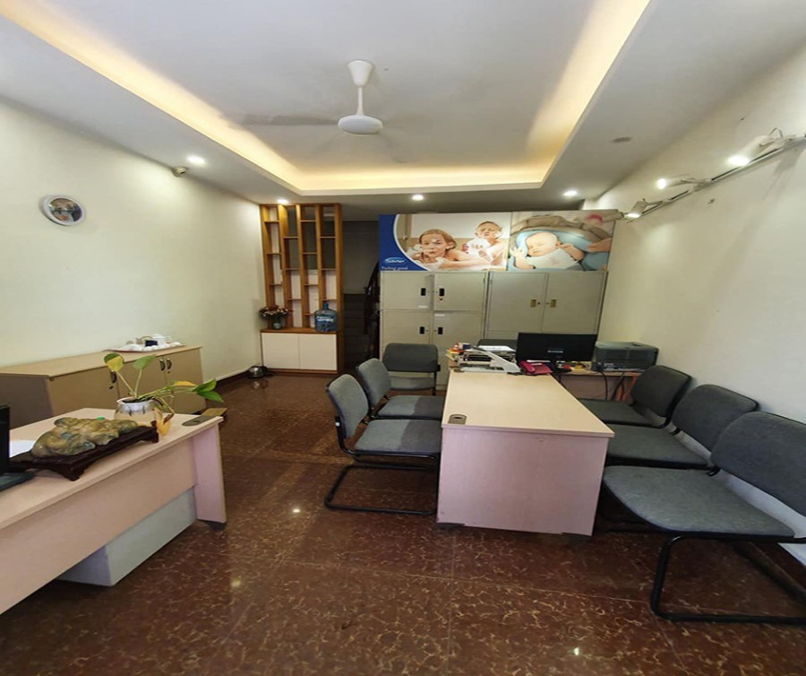 Muốn bán, đường xe hơi, nhà mới, 5T, sổ đỏ vuông vức, phường Bạch Đằng, HN, ở luôn, 37m, chỉ gần 146tr/m