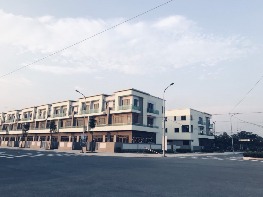 Bán nhà Shophouse đối diện công viên Vsip Bắc Ninh, giá 6 tỷ