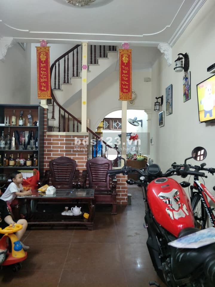 Bán nhà đường Lý Sơn 40m x 4 tầng, 4m MT, giá 3.3 tỷ, Ô tô, gần phố, khu vực an sinh đỉnh.
