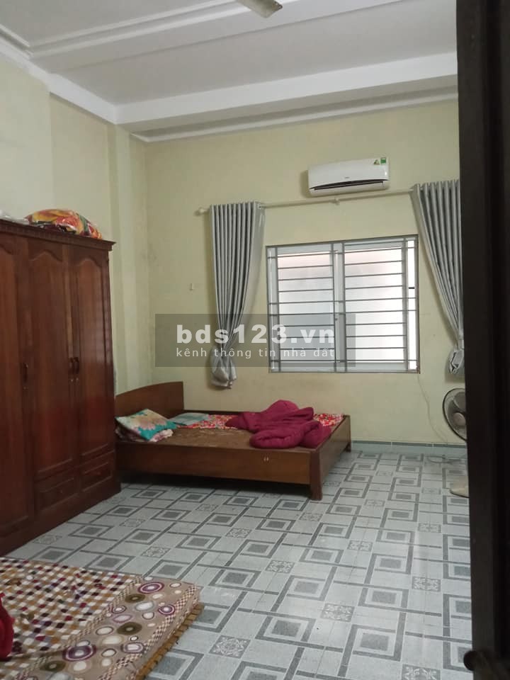 Cần bán nhà cách phố 20m2, sổ đỏ chính chủ Khúc Thừa Dụ, dt 43m2, 4 tầng, mt 5m, giá 5.3 tỷ