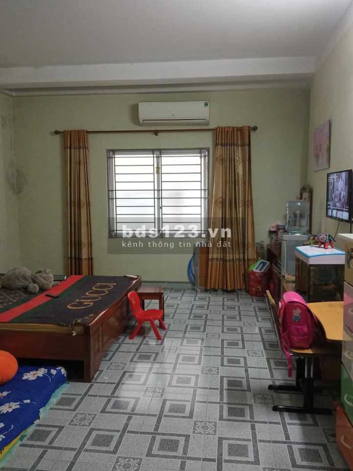 Cần bán nhà cách phố 20m2, sổ đỏ chính chủ Khúc Thừa Dụ, dt 43m2, 4 tầng, mt 5m, giá 5.3 tỷ