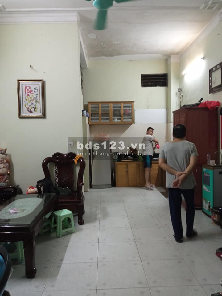Cần bán nhà cách phố 20m2, sổ đỏ chính chủ Khúc Thừa Dụ, dt 43m2, 4 tầng, mt 5m, giá 5.3 tỷ