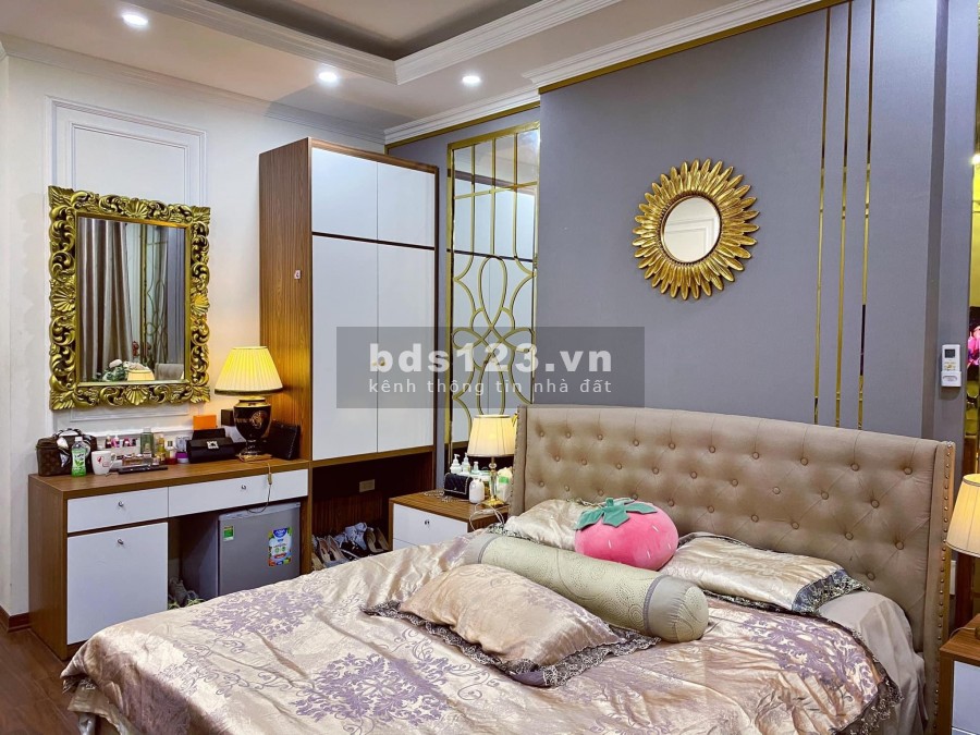 Hơn 5 tỷ có nhà phân lô ô tô đỗ cửa, trung tâm quận Thanh Xuân, Hoàng Văn Thái 45m2.