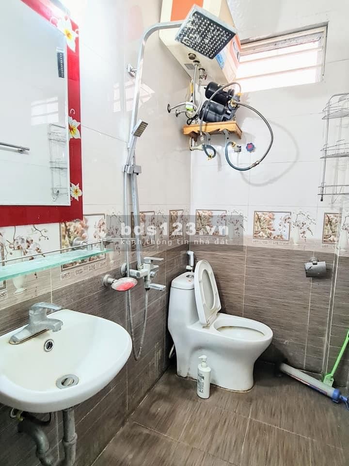 Nhà hot sổ riêng chính chủ Quận Hai Bà Trưng dt 30m2, 3 tầng giá chỉ 1.98 tỷ