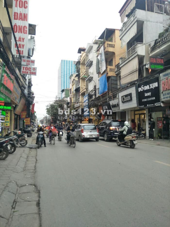 Bán gấp nhà Đại Cồ Việt mặt phố lô góc giá chỉnh 5 tỷ, lhcc