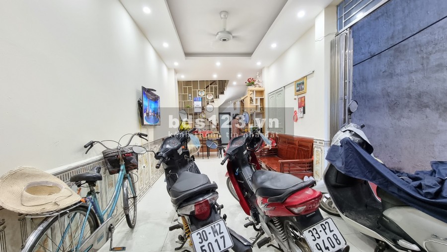 Cần bán nhà lô góc 2 mặt thoáng mát, ngõ 181 Trần Phú, giá 3.85 tỷ, lhcc