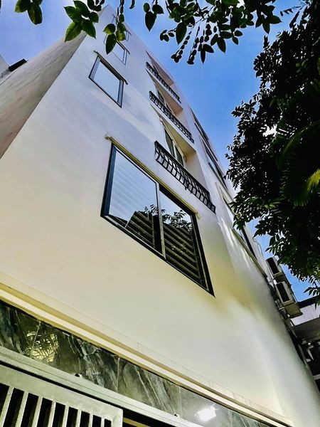 Nhà đẹp Mỹ Đình ở luôn ngõ đẹp, rộng dt 40m2, 6 tầng, mặt tiền 6.5m giá 4 tỷ