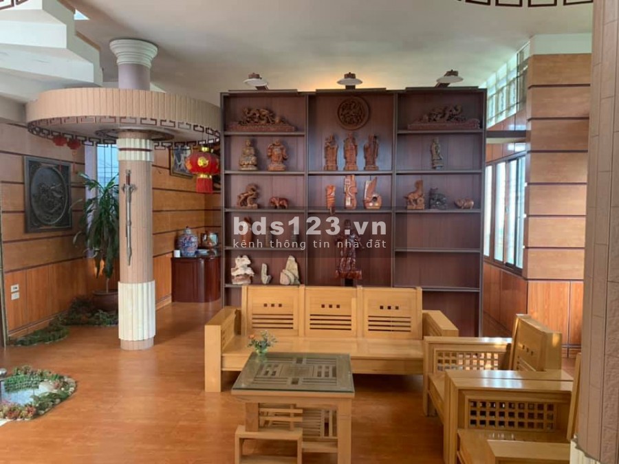 Bán gấp 2000m đất có nhà sổ đỏ vuông, lô góc tại Sóc Sơn, Nội Bài. Giá 18 tỷ. 0982668023