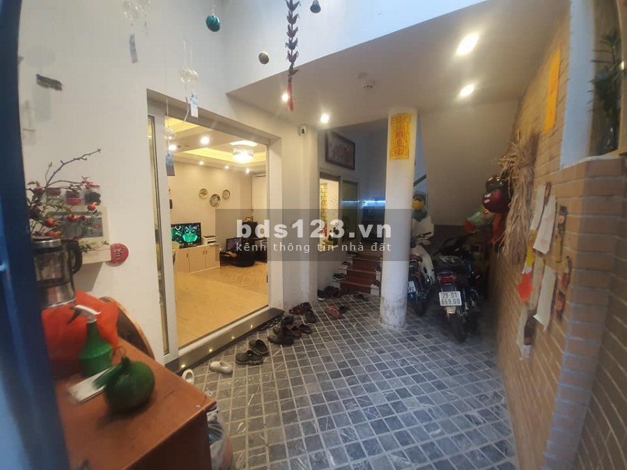 Sống đỉnh nhà mới ô tô, Thạch Bàn 36m2 mt 5m 5 tầng Long biên