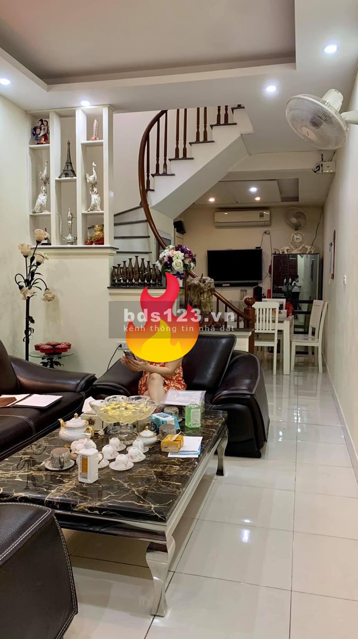 Nhà đẹp phố VIP, 10m Ô tô tránh, 20m ra phố. THÁI HÀ, 4 tầng 42m2 chỉ 5.15 tỷ