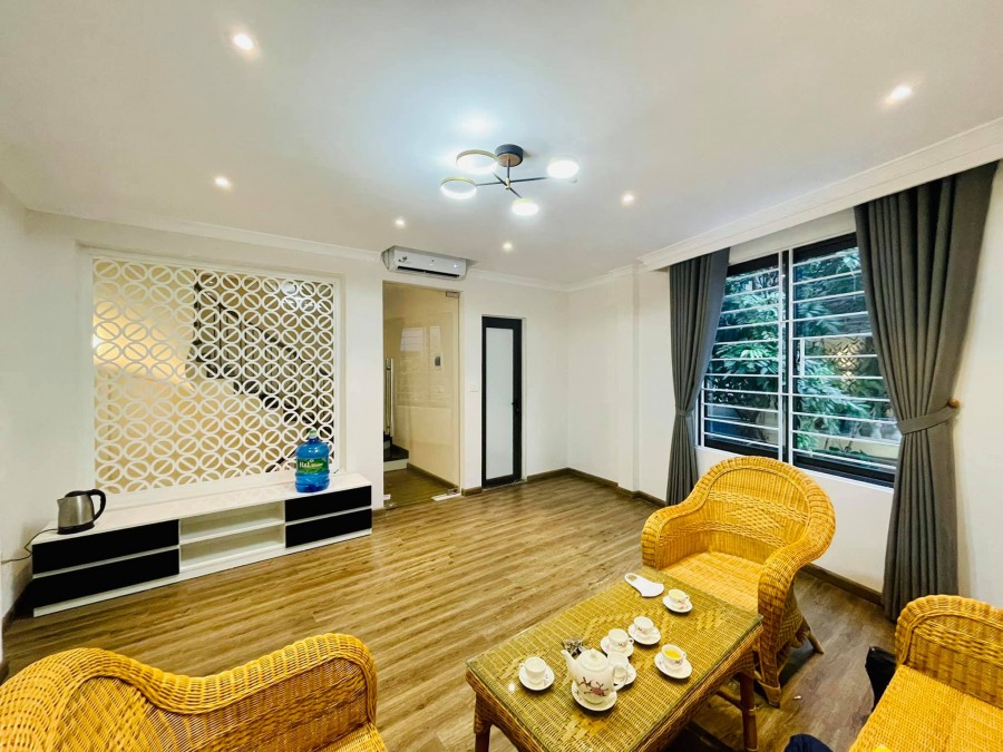Nhà đẹp Mỹ Đình ở luôn ngõ đẹp, rộng dt 40m2, 6 tầng, mặt tiền 6.5m giá 4 tỷ