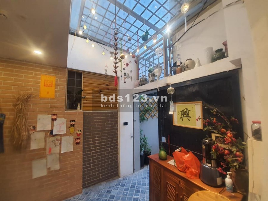 Sống đỉnh nhà mới ô tô, Thạch Bàn 36m2 mt 5m 5 tầng Long biên