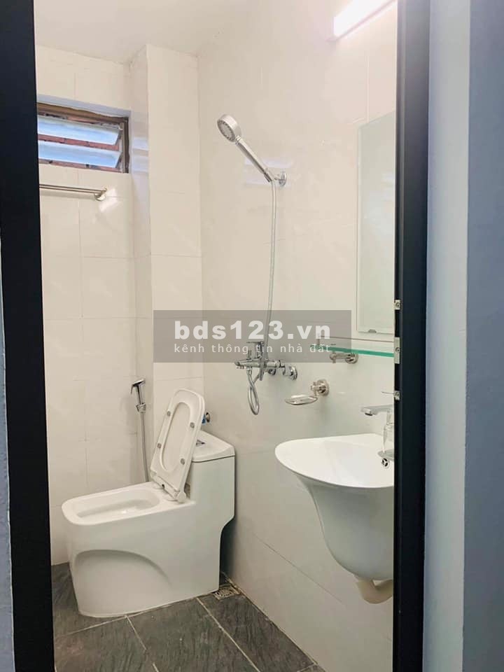 Bán nhà mới, lô góc, gần ô tô tránh, trung tâm Hai Bà Trưng. 4 tầng, dt 50 m2, mt 4.3m, nhỉnh 4 Tỷ