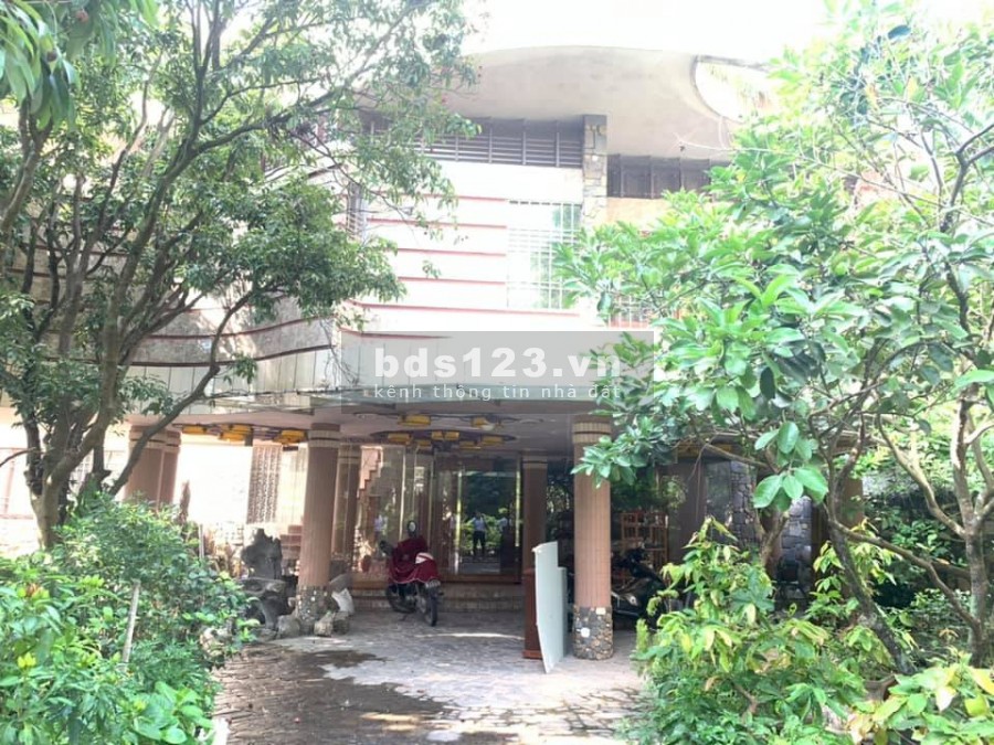 Bán gấp 2000m đất có nhà sổ đỏ vuông, lô góc tại Sóc Sơn, Nội Bài. Giá 18 tỷ. 0982668023