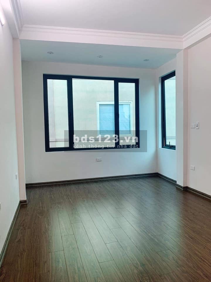 Bán nhà mới, lô góc, gần ô tô tránh, trung tâm Hai Bà Trưng. 4 tầng, dt 50 m2, mt 4.3m, nhỉnh 4 Tỷ