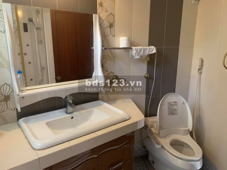 Bán gấp 2000m đất có nhà sổ đỏ vuông, lô góc tại Sóc Sơn, Nội Bài. Giá 18 tỷ. 0982668023