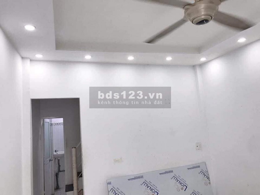 Bán nhà siêu rẻ, nguyên căn đúc kiên cố, dt 25m2, giá 2.4 tỷ,lh 0906762548