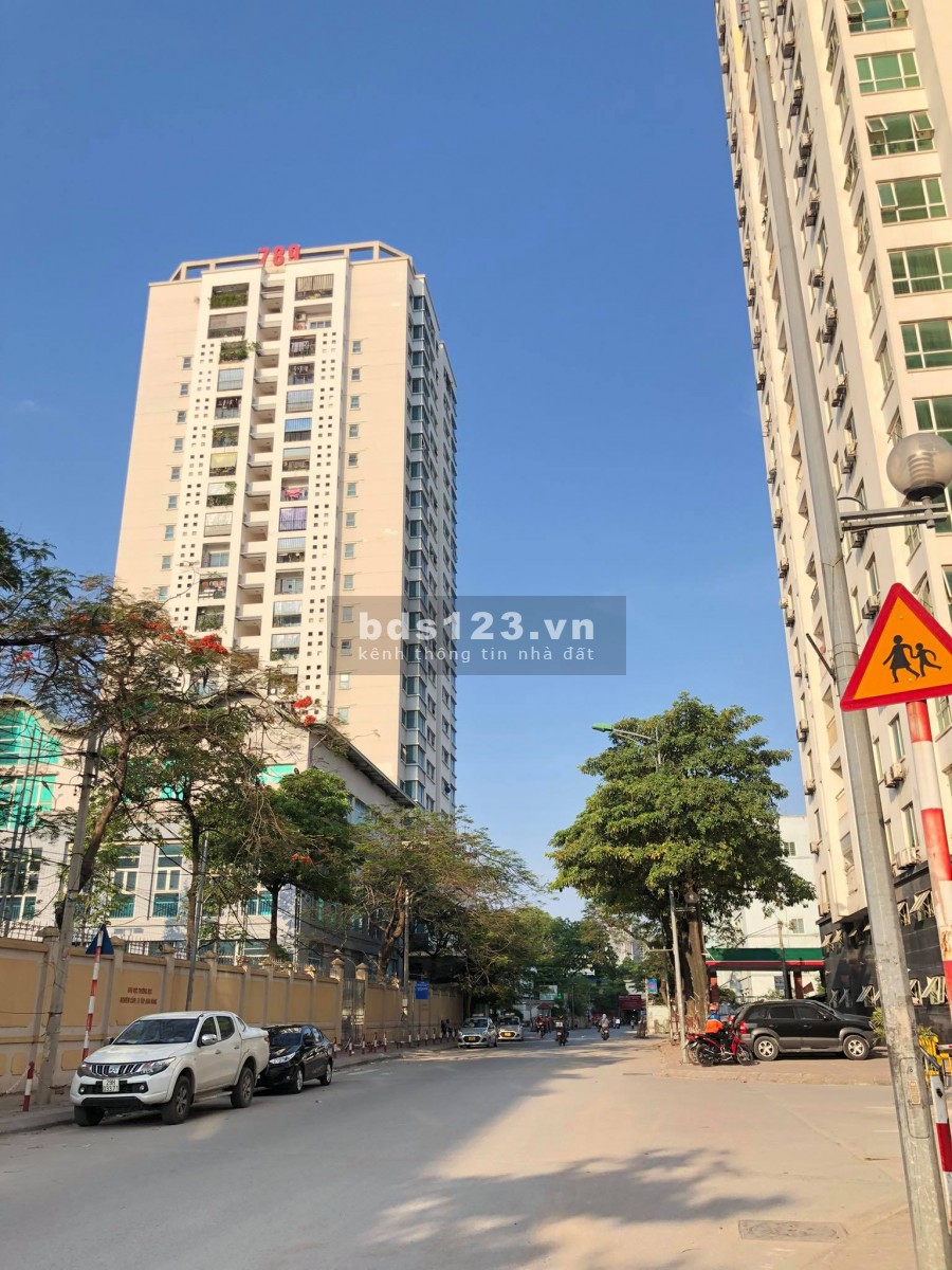Bán nhà Trần Thái Tông, lô góc kiêu sa, kinh doanh cực đỉnh, dt 54m2, giá 7.9 tỷ