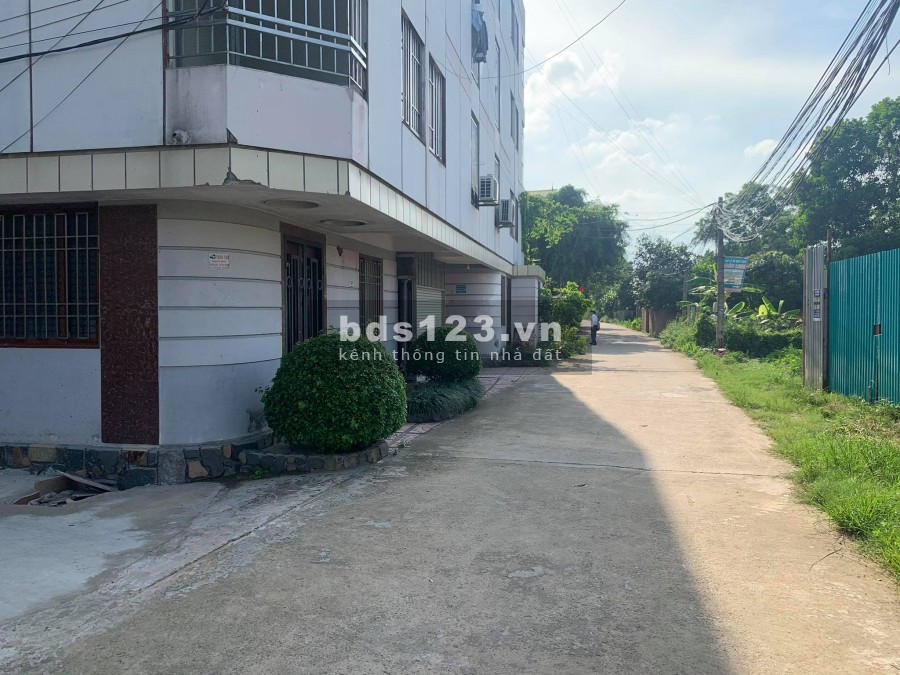 Bán gấp 2000m đất có nhà sổ đỏ vuông, lô góc tại Sóc Sơn, Nội Bài. Giá 18 tỷ. 0982668023