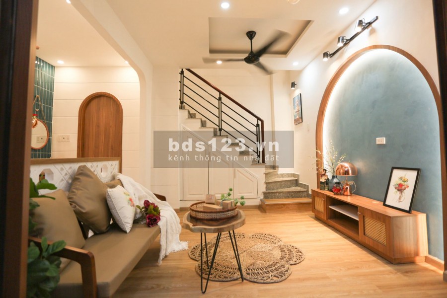 Chính chủ cần bán gấp nhà mới phố Kim Giang diện tích rộng 35m2, kinh doanh tốt.