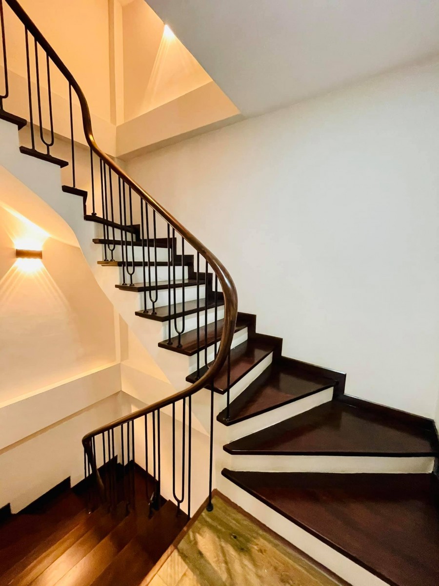 Nhà đẹp Mỹ Đình ở luôn ngõ đẹp, rộng dt 40m2, 6 tầng, mặt tiền 6.5m giá 4 tỷ